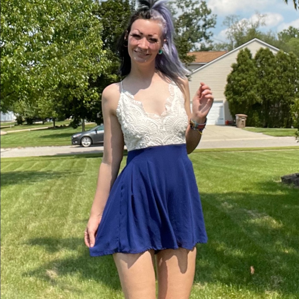 Moxeay Lace cross-back romper